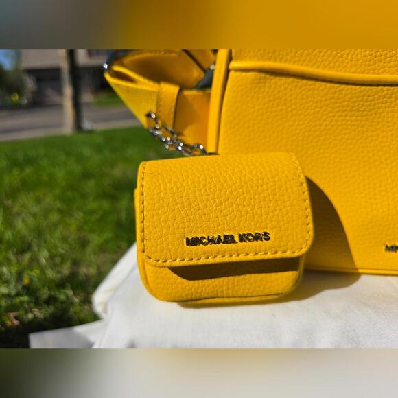 Michael Kors Jet Set Medium Pebbled Crossbody Bag - Picture 2 of 9